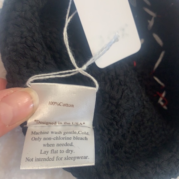 BLACK INFANT ‘MOM’ BEANIE - Picture 5 of 6
